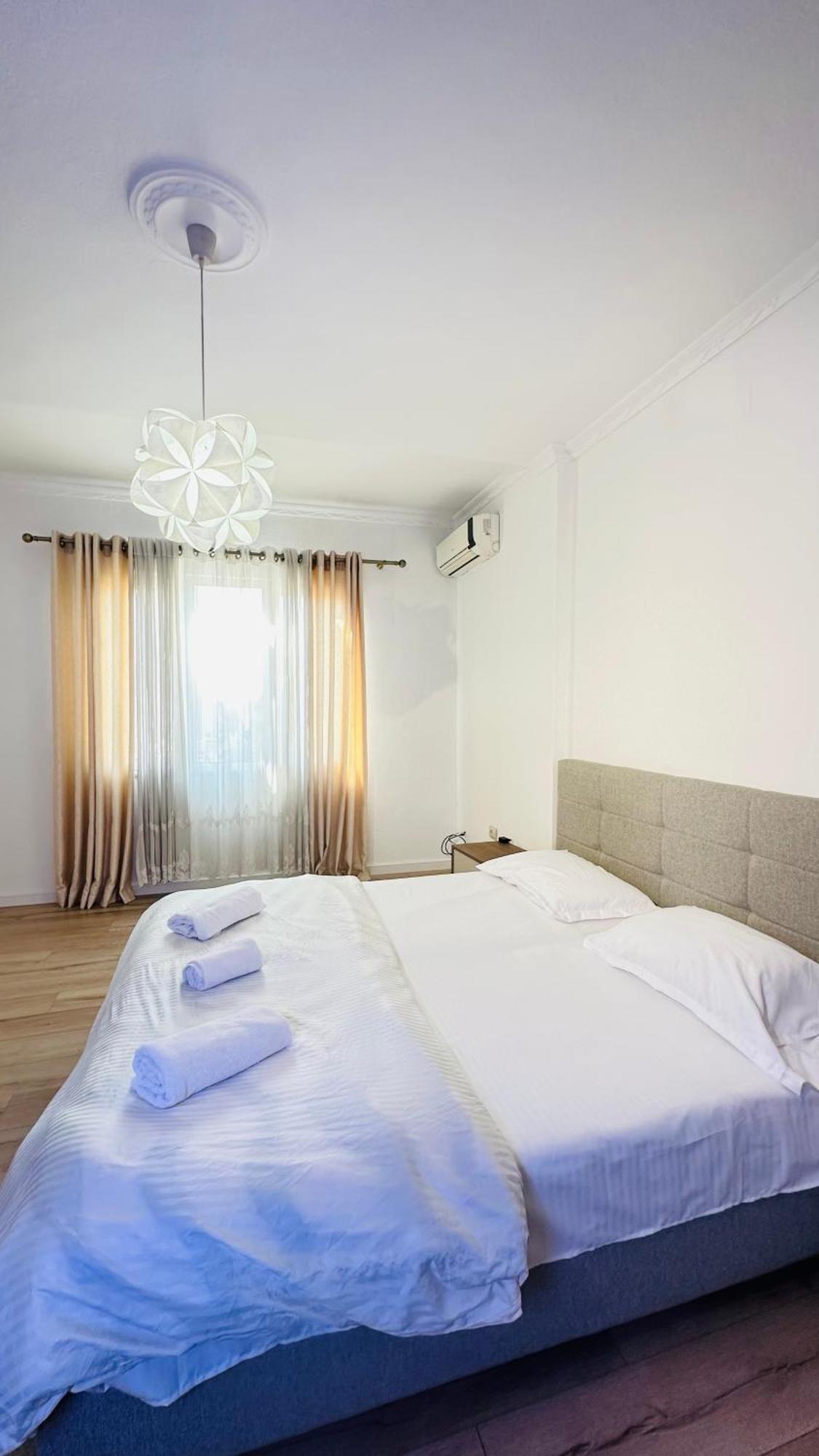 Bllok: Central Cozy Stay, 24/7 Self Check-In Tirana Exterior photo